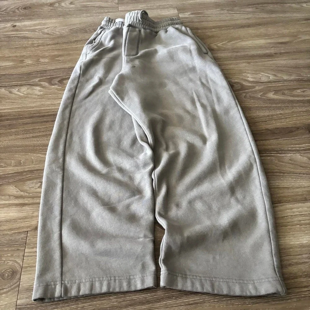 Vintage Y2K/2000s Baggy Grey Hollister Skater Sweatpants! Size M